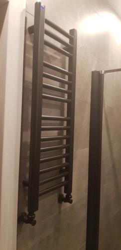 Wąska Lucy 300x 827 ral 9005 mat